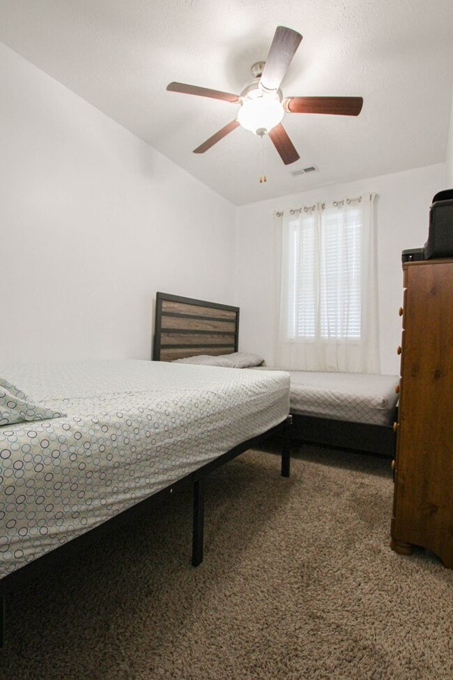 Building Photo - Pet Friendly Four Bedroom!