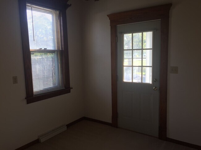Building Photo - 3921 Longview Ave