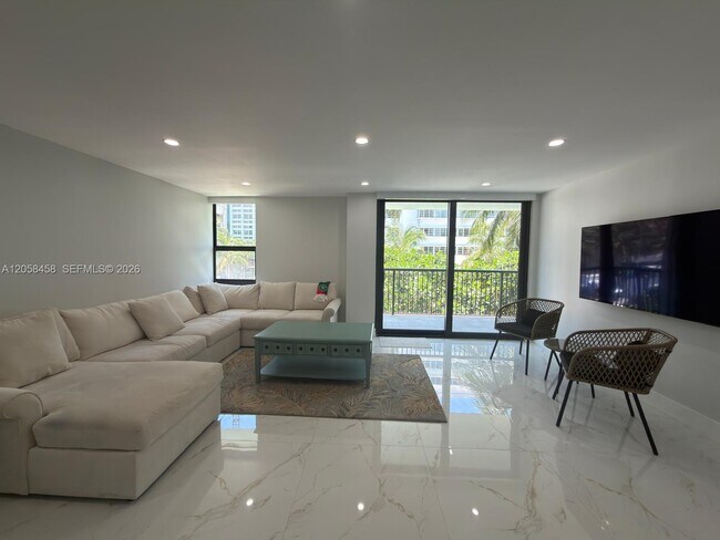 Building Photo - 1800 Collins Ave