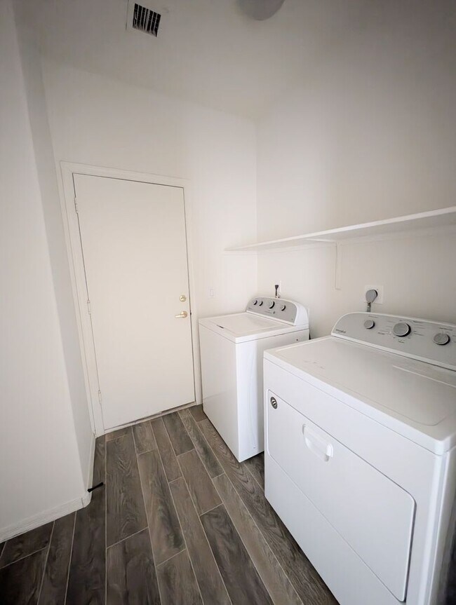 Building Photo - AVAILABLE NOW - GREAT CHANDLER LOCATION!!!