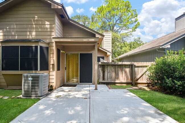 Building Photo - 8562 Laurel Trails Dr