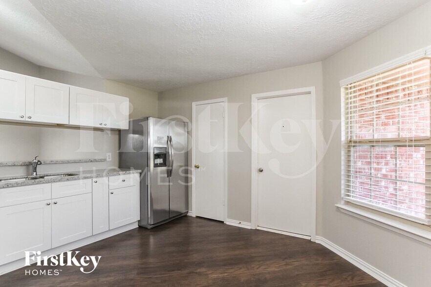 Building Photo - 3818 Rosemont Dr