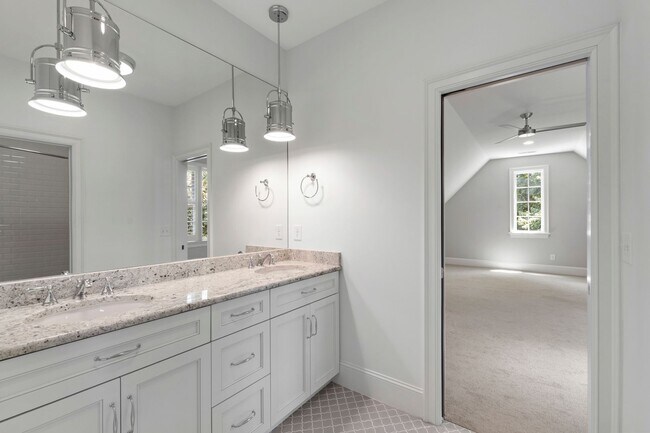 Building Photo - Custom Built 4BD, 4BA Home with Bonus Room...