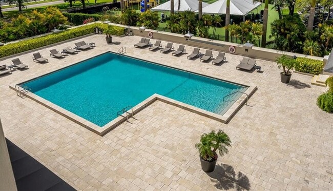 Building Photo - 3301 Bayshore Blvd