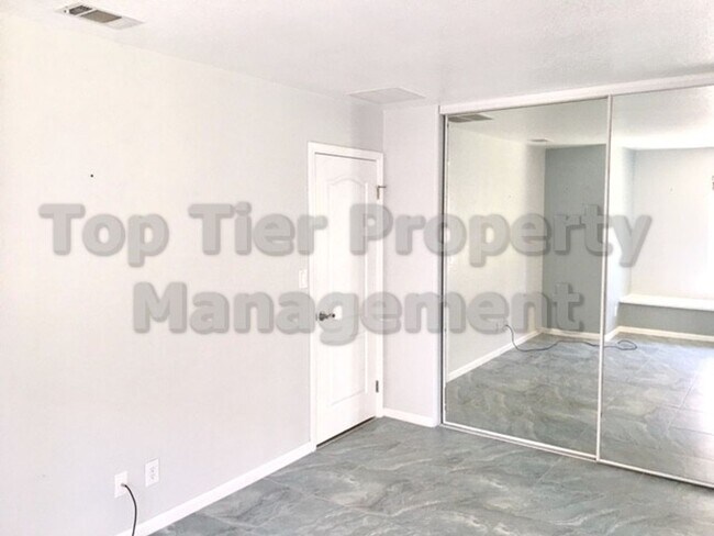 Building Photo - Beautiful 4 Bed / 2 Bath / 2,660 sqft Sing...