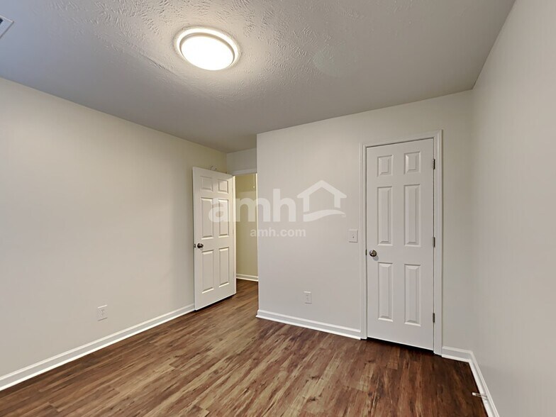 Building Photo - 1516 Chestnut Oak Dr