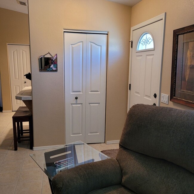 Building Photo - Furnished One Bedroom