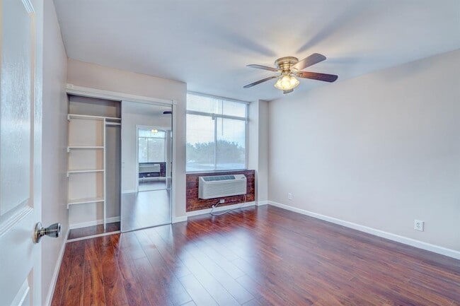 Building Photo - 7520 Hornwood Dr