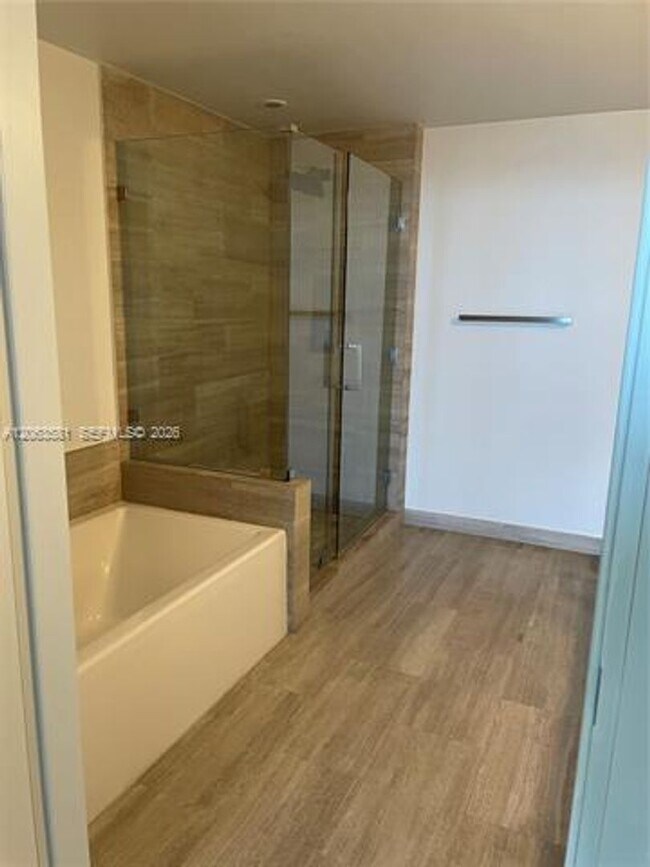 Building Photo - 1300 Brickell Bay Dr