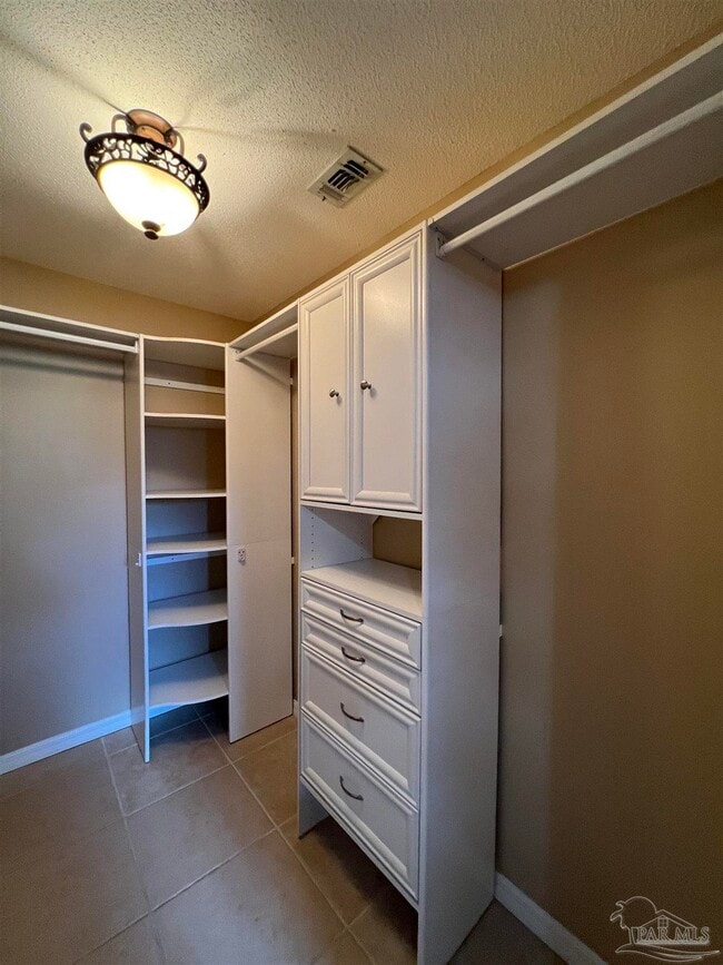 Building Photo - 5784 Twisted Oak Ct