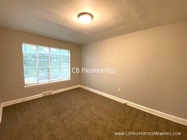 Building Photo - 1032 N Evergreen St