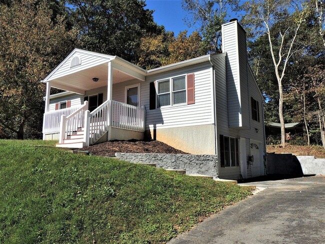 Primary Photo - 19 Ashwood Dr