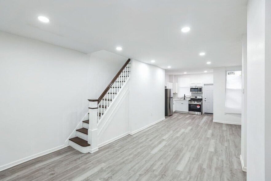 Building Photo - 5540 Harmer St