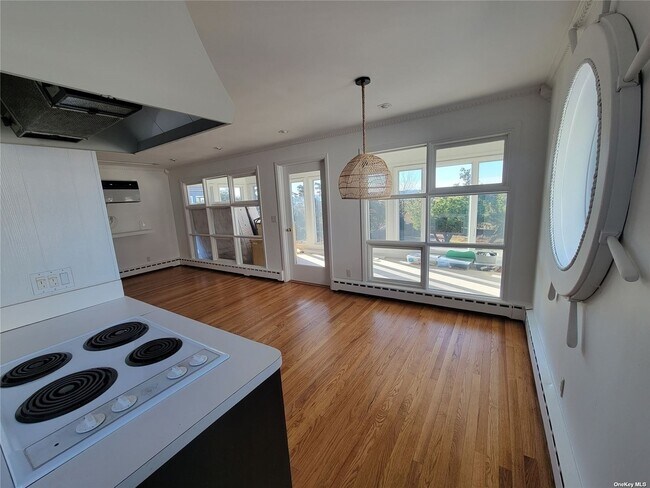 Building Photo - 319 Asharoken Ave