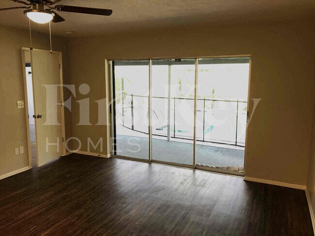 Building Photo - 3922 SE 2nd Ave