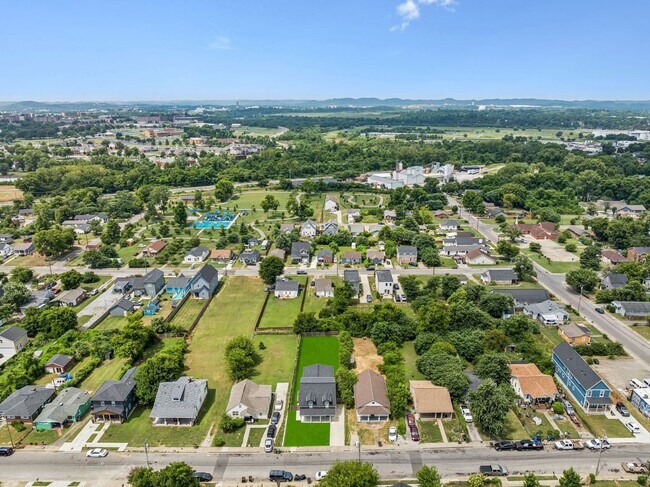 Building Photo - Beautifully Remodeled Home Just Minutes From Downtown Nashville