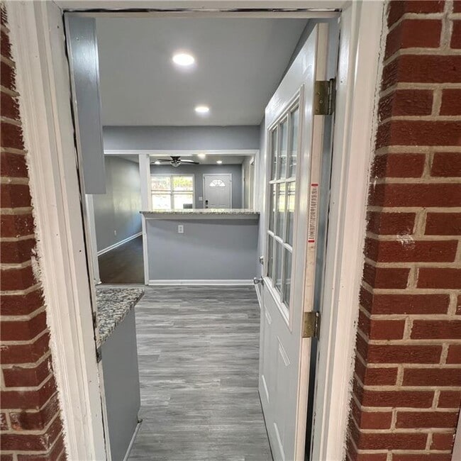 Building Photo - 1083 Center St SW