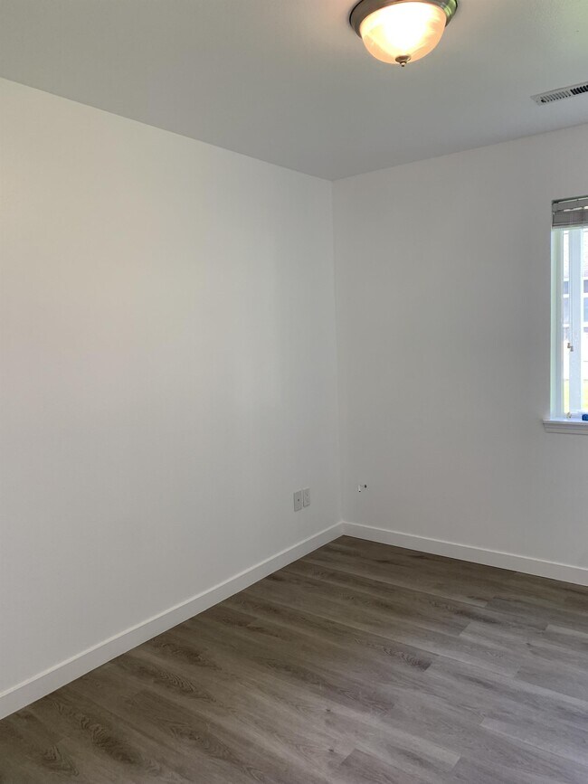 Building Photo - 210 Noble St