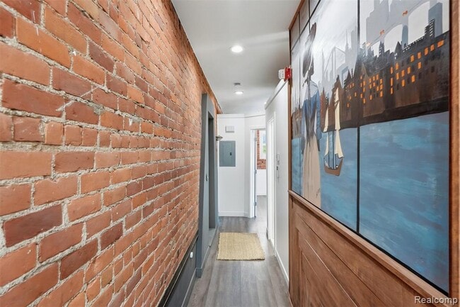 Building Photo - 436 E Milwaukee Ave