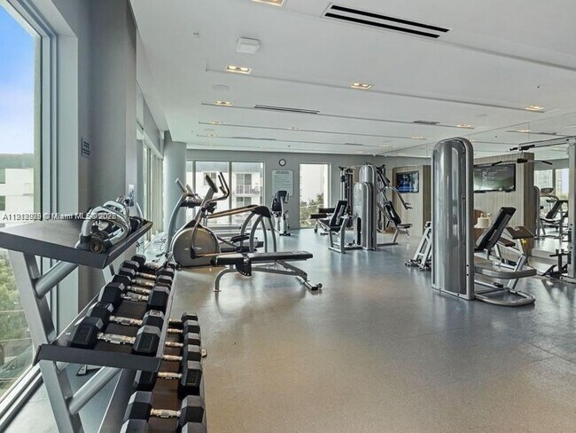 Building Photo - 1600 SW 1st Ave