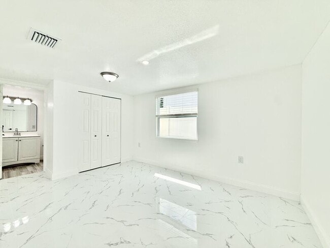 Building Photo - 2712 60th Ave N