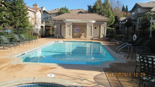 Building Photo - Beautiful Granite Bay Home in Gated Community