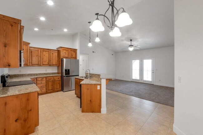 Building Photo - Beautiful 3 Bedroom 2 Bath Condo in Torino Village in North Orem