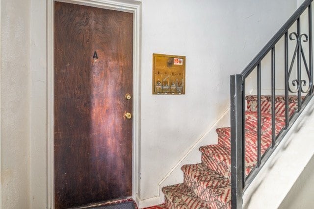 Building Photo - 527 Corona Ave