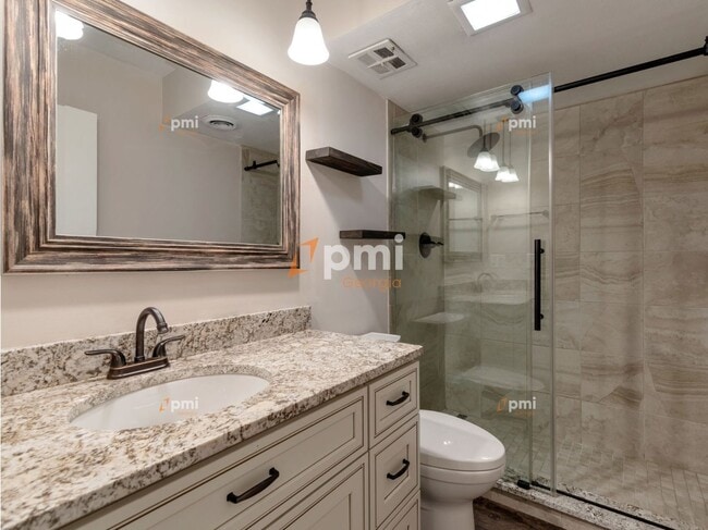 Building Photo - 3083 Colonial Way