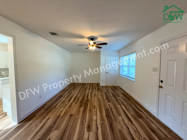 Building Photo - Fully Renovated 2-Bedroom Home Near UTA & AT&T Stadium – Modern Upgrades + Spacious Yard!