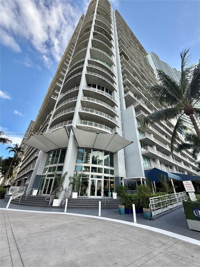 Building Photo - 690 SW 1st Ct