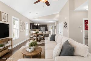Building Photo - 2831 Country Club Dr