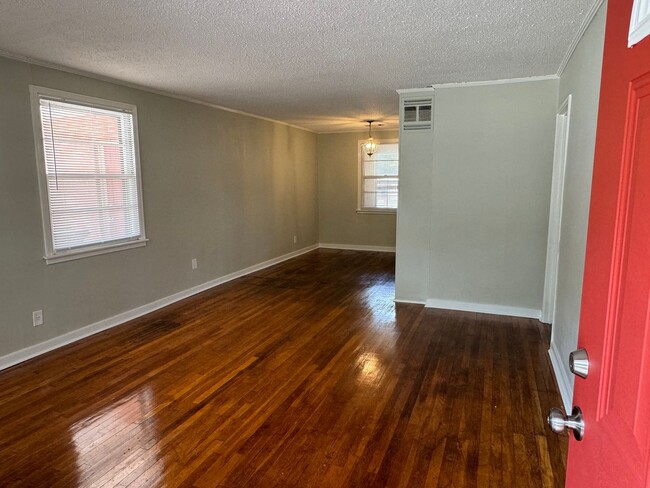 Building Photo - 3-Bedroom Classic Ranch