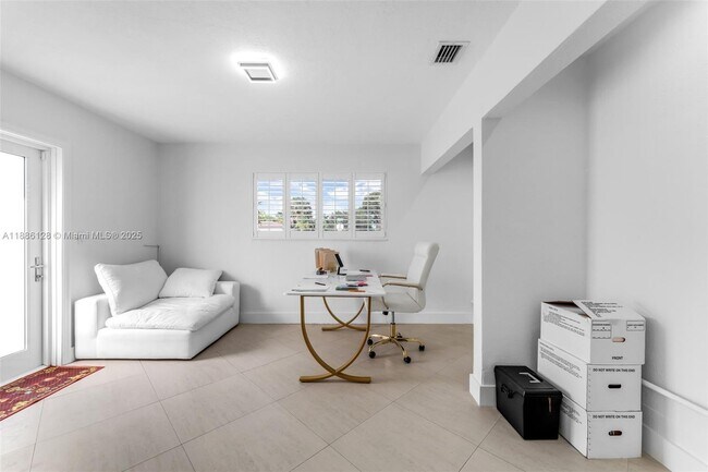 Building Photo - 4301 SW 85th Ave
