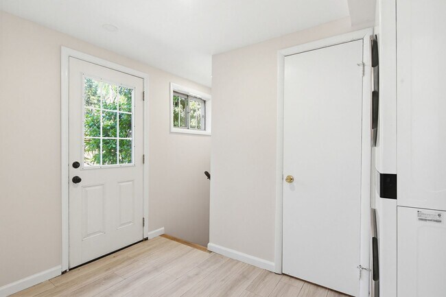 Building Photo - 9717 Hedin Dr