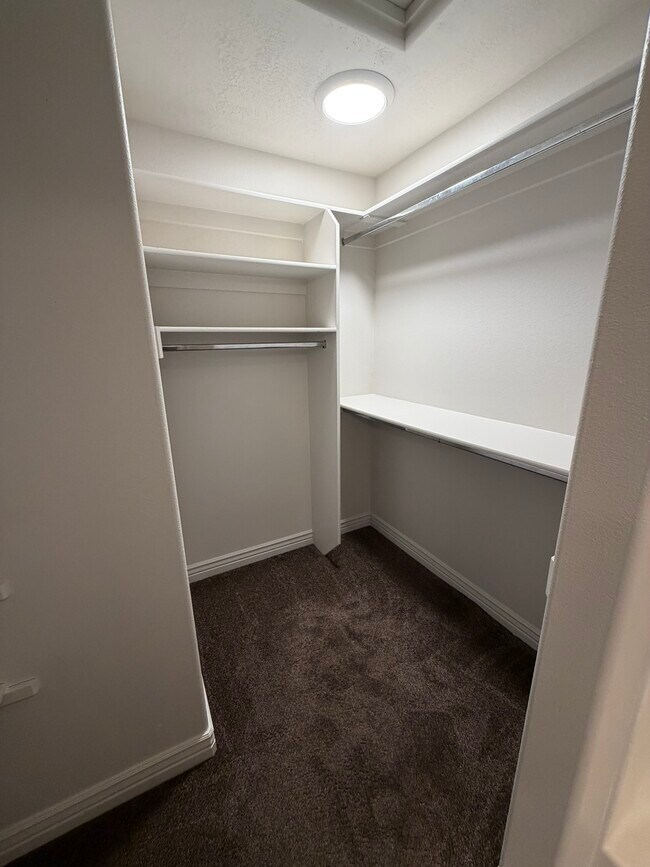 Building Photo - 565 Pioneer Rd