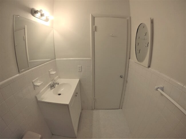 Building Photo - 9390 E Bay Harbor Dr