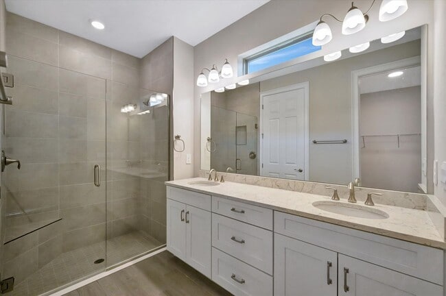 Building Photo - 2Bed/2Bath + Den in Gated Community of Nokomis + 2-Car Garage