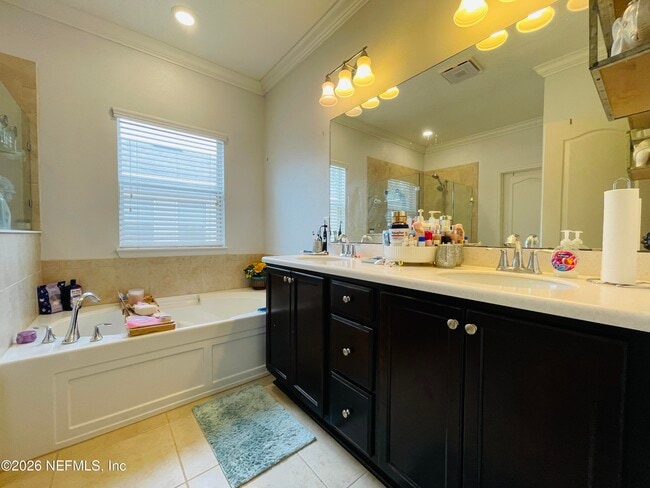 Building Photo - 15792 Bainebridge Dr