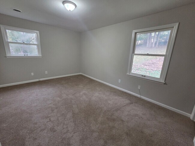 Building Photo - Charming 3BR/2BA Home in Woodbury!