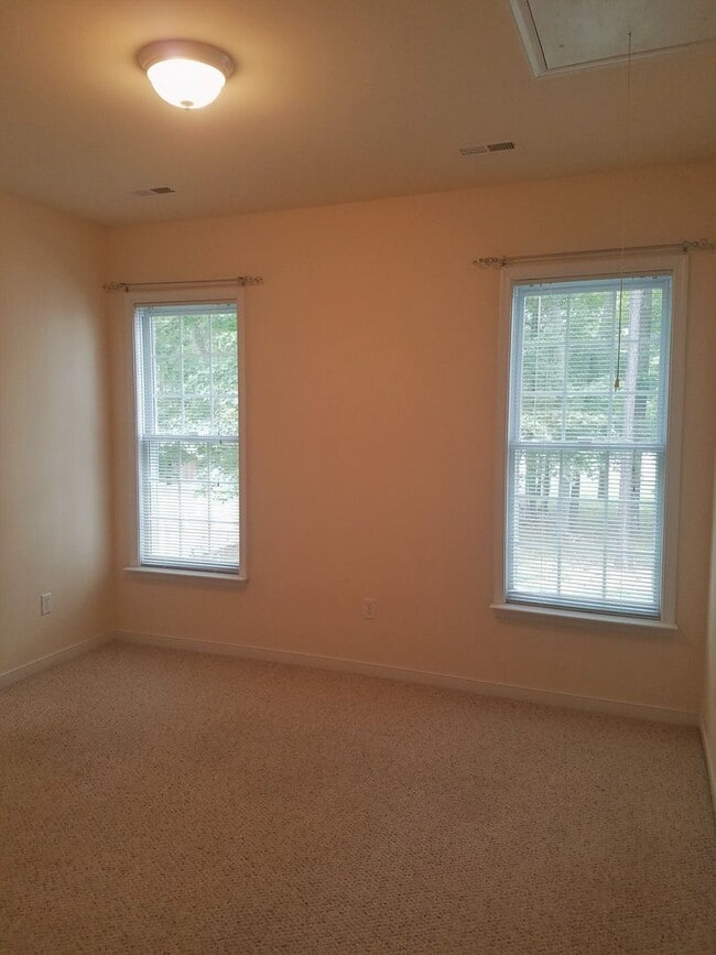 Building Photo - Beautiful transitional 4 bedroom brick rancher on quiet street just off of Hull Street/Genito Roa...