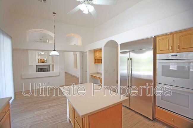 Building Photo - 13872 E Kalil Dr