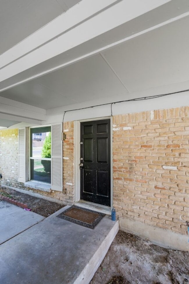 Building Photo - 1407 Avebury Cir