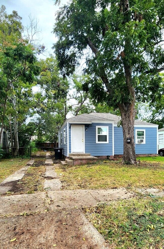 Primary Photo - 6719 Narcissus St