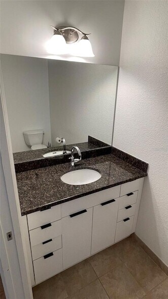 Building Photo - 150 E Robinson St