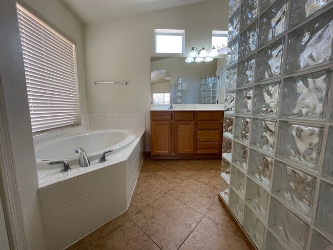 Building Photo - 1994 Willow Oak Ln