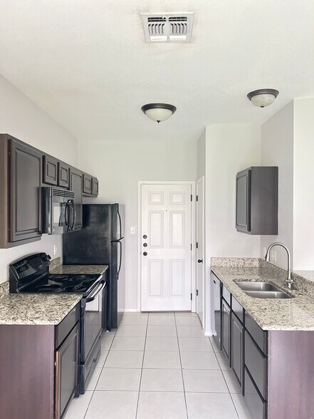 Building Photo - 8704 Vista de Nubes