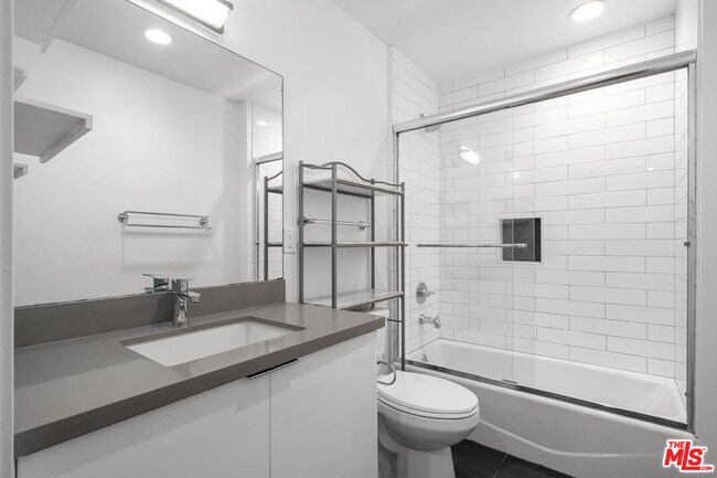 Building Photo - 1215 S Bedford St