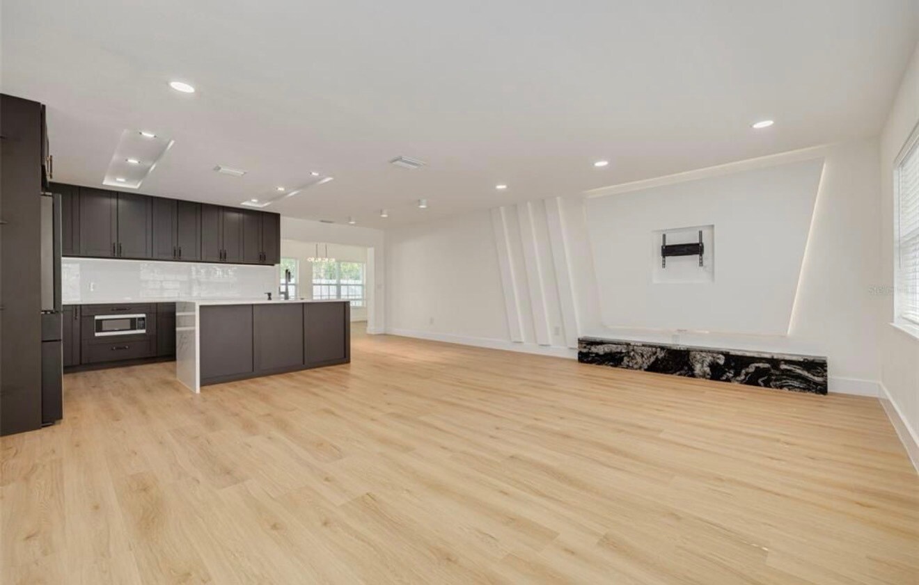 Building Photo - 1723 Cypress Ave