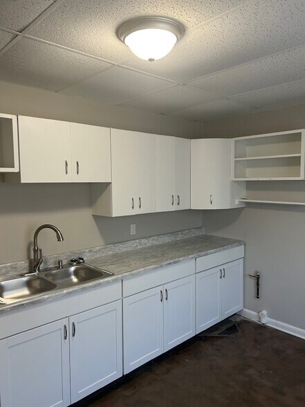 Building Photo - 6050 OH-14